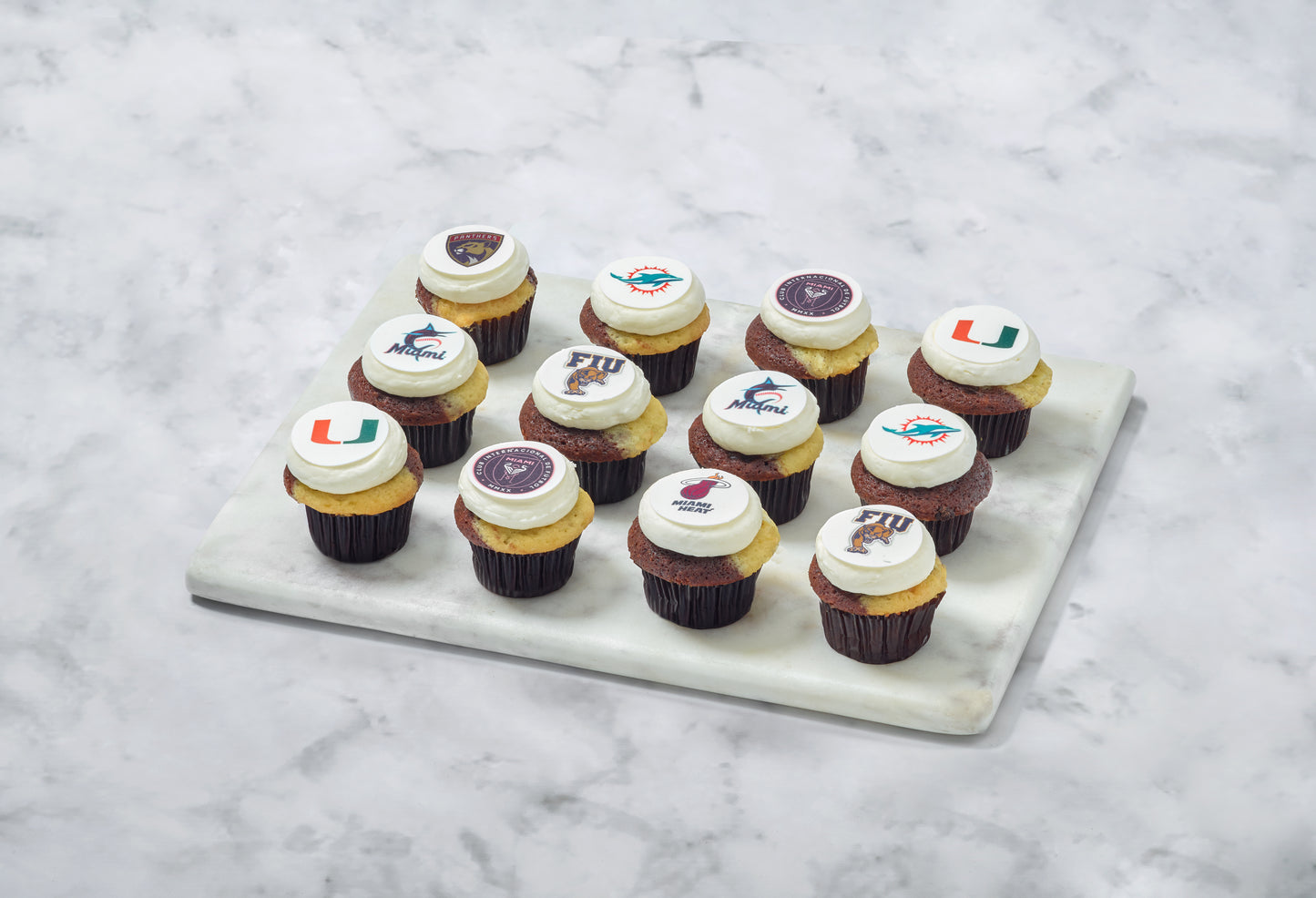 CALLING ALL SPORTS FANS! Create your custom box with your favorite team logo.