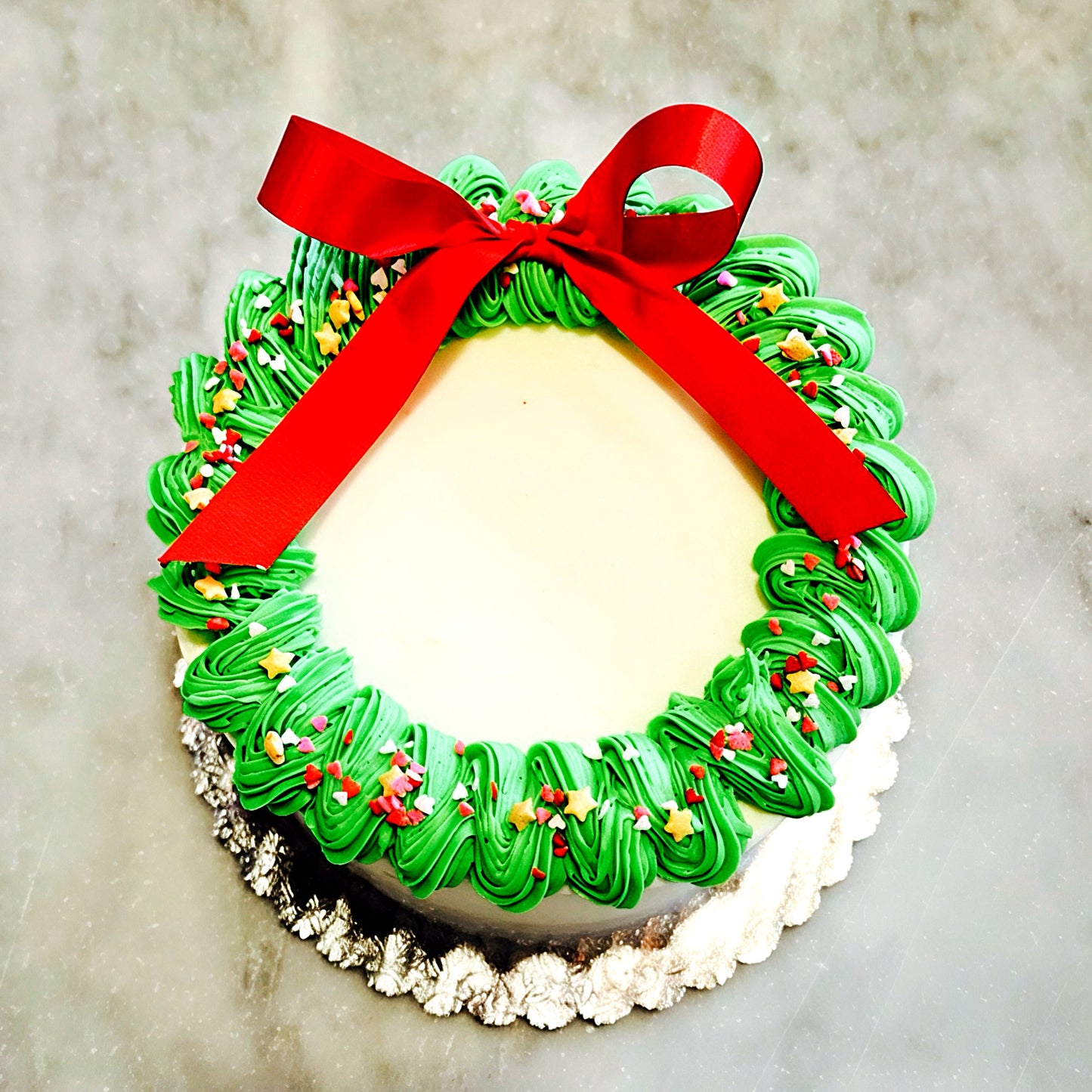 Merry Christmas Wreath & Bow cake